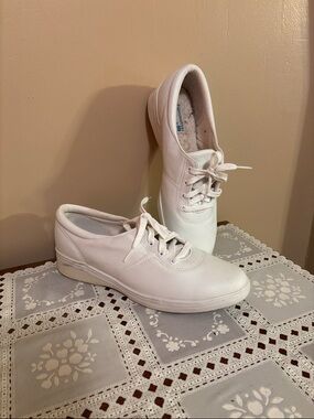 Keds White Low-Top Lace-Up Women's Sneakers